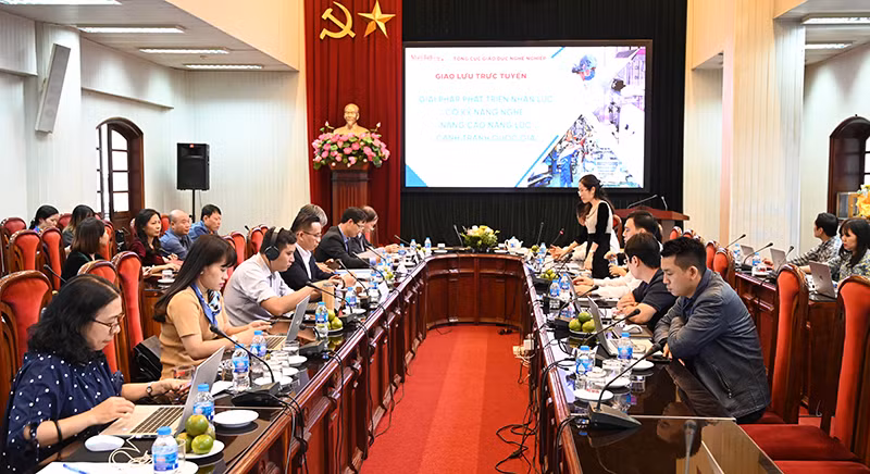 Giao lưu trực tuyến "Giải pháp phát triển nhân lực có kỹ năng nghề, nâng cao năng lực cạnh tranh quốc gia"