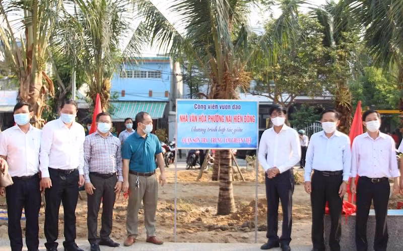 Đại biểu kéo bảng phối hợp thực hiện Dự án.