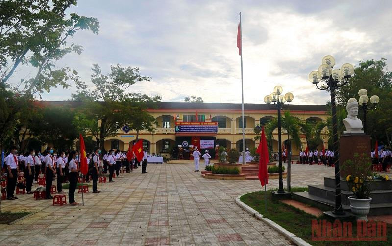 Quang cảnh khai giảng năm học mới tại Trường THCS Nguyễn Du (TP Tam Kỳ). Khai giảng năm học mới đặc biệt 2021-2022 -0
