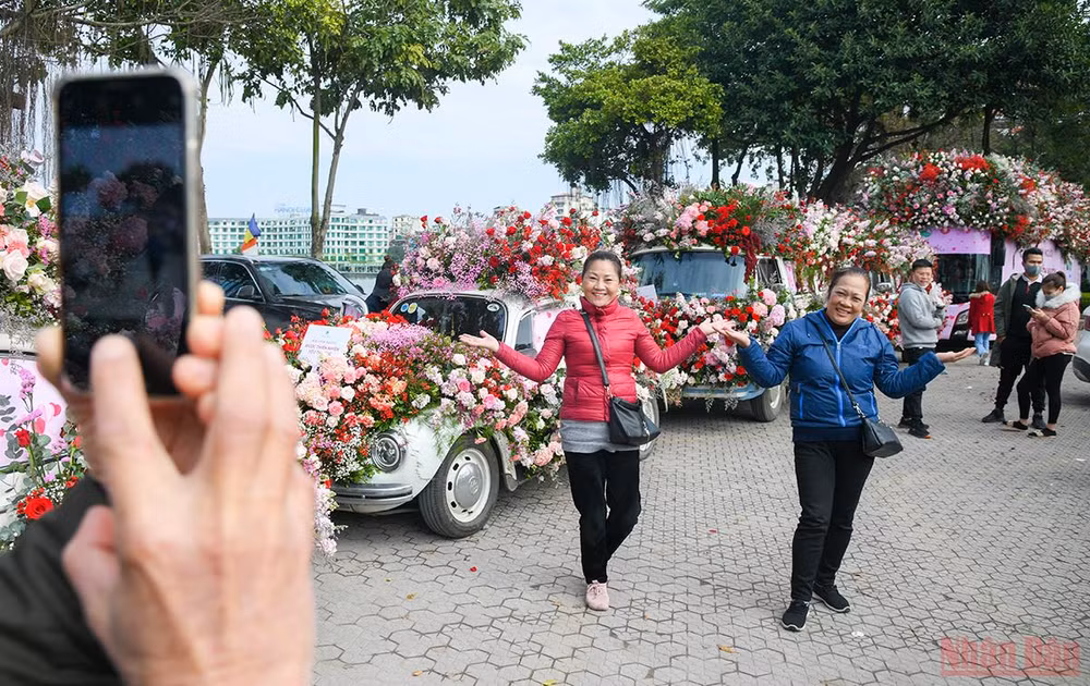 Thị trường quà tặng Valentine 2022: Đa dạng sản phẩm, mua sắm online lên ngôi -0