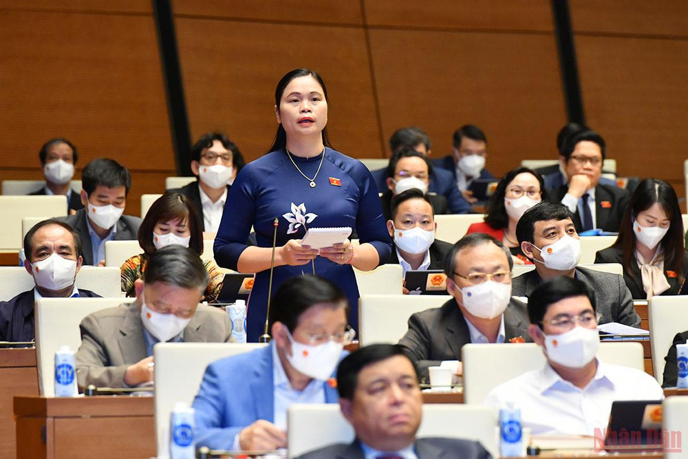 Đại biểu Ma Thị Thúy (đại biểu Quốc hội tỉnh Tuyên Quang) chất vấn Thủ tướng về lĩnh vực y tế. Thủ tướng Chính phủ Phạm Minh Chính lần đầu tiên trả lời chất vấn trước Quốc hội -0