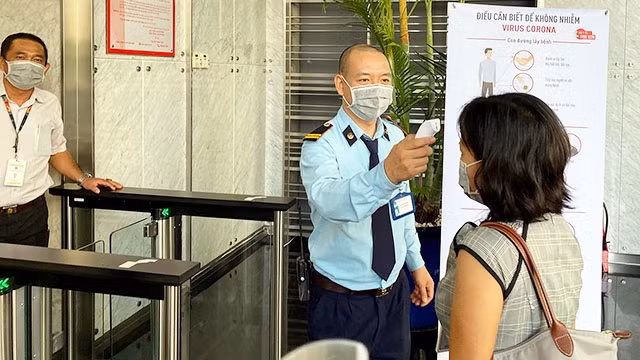 Các cơ sở dịch vụ du lịch được yêu cầu luôn đề cao công tác khử khuẩn cho khách.