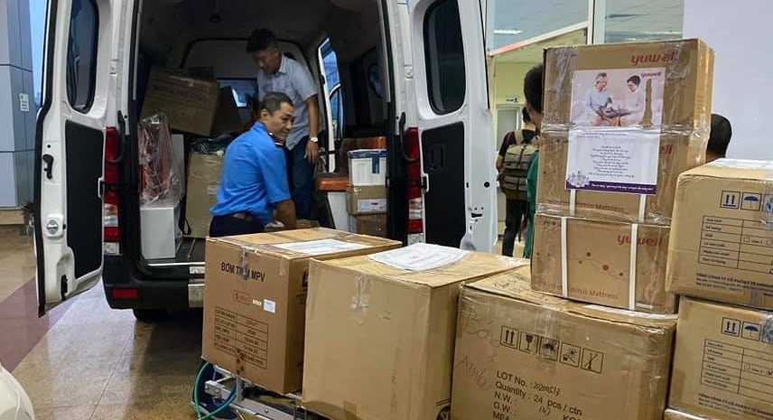 Các y, bác sĩ chuẩn bị lên đường với số trang thiết bị và thuốc men tốt nhất. 110749675_3440427839301920_20125-1595892451980.jpg