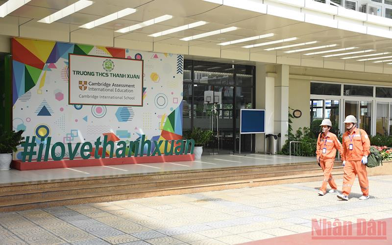 EVNHANOI lên các phương án và triển khai bảo đảm điện phục vụ kỳ thi trong thời gian từ ngày 15-22/6. Bảo đảm điện phục vụ kỳ thi tuyển sinh vào lớp 10 trung học phổ thông -0