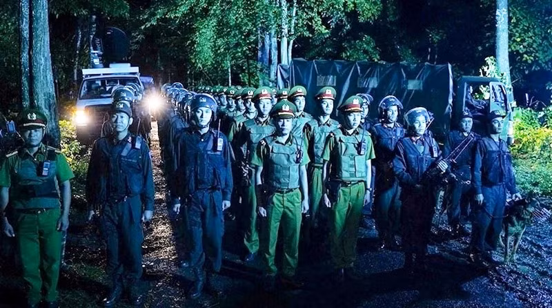 Một cảnh trong phim “Bão ngầm”. (Đoàn làm phim cung cấp)