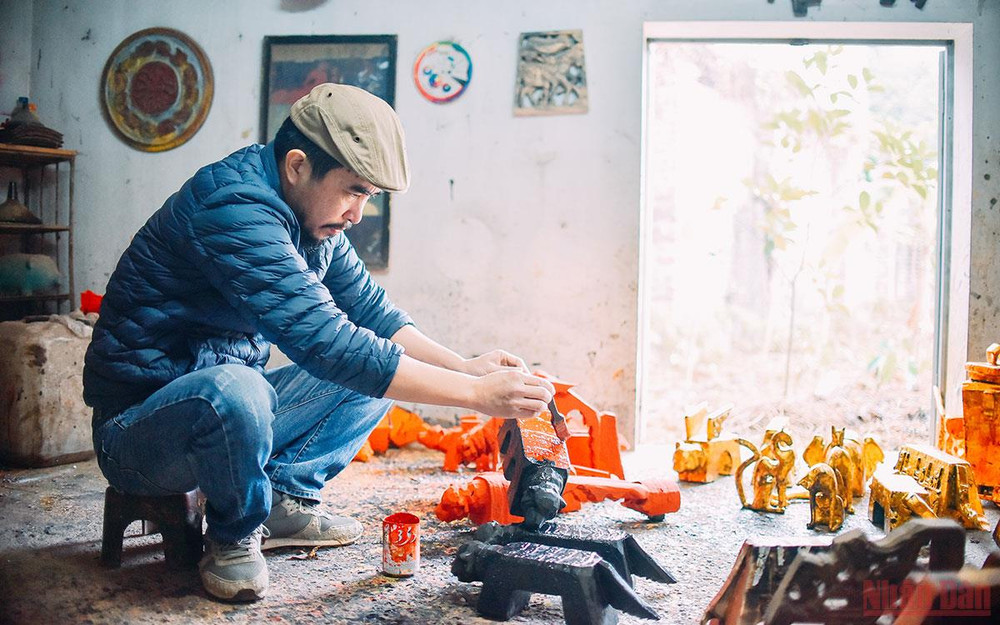 Bộ sưu tập của họa sĩ gồm 2.022 tác phẩm tạo hình hổ. (Ảnh: MINH DUY) Hổ qua góc nhìn của họa sĩ -0