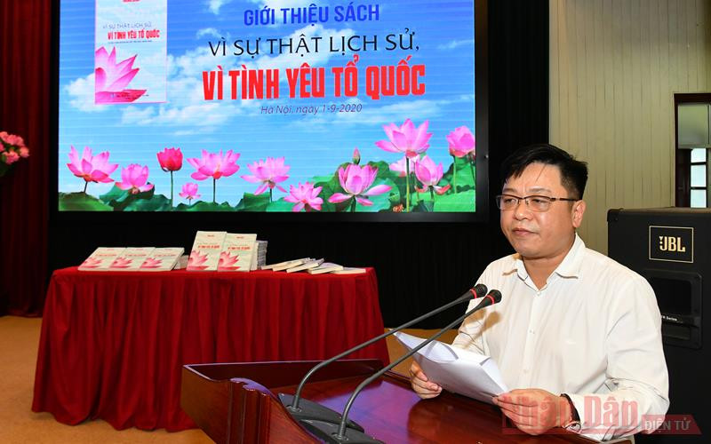 Phó Tổng Biên tập Quế Đình Nguyên thông tin chi tiết về cuốn sách. Báo Nhân Dân giới thiệu cuốn sách “Vì sự thật lịch sử, vì tình yêu Tổ quốc” -0