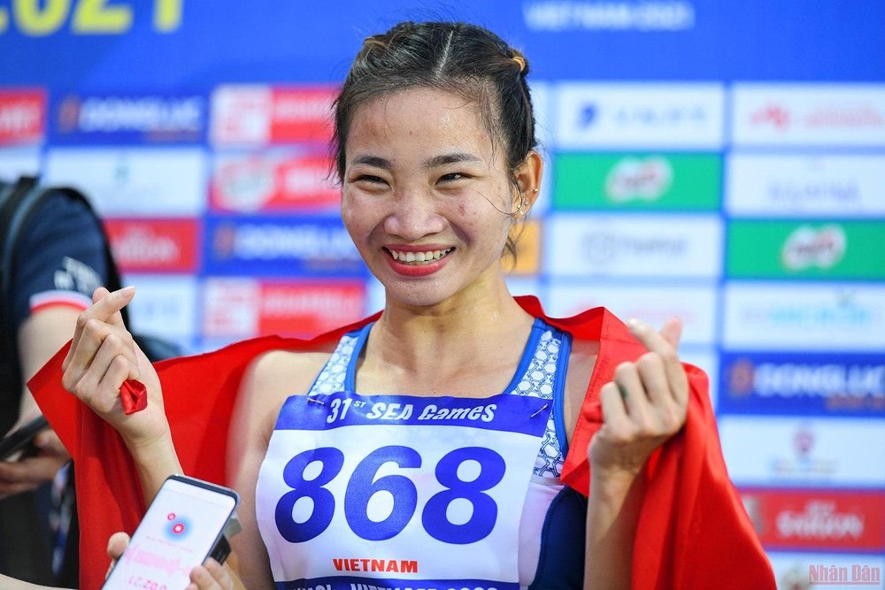 Nguyễn Thị Oanh chia sẻ: "Tôi rất hạnh phúc sau những gì mà mình làm được 2 ngày thi đấu vừa qua. Trong suốt thời gian tập luyện, chúng tôi đã được chuẩn bị rất nhiều và đã cố gắng hết sức. Tôi xin cảm ơn các thầy cô, cảm ơn tất cả mọi người". Nguyễn Thị Oanh phá kỷ lục SEA Games trong ngày điền kinh liên tiếp “gặt vàng” -0