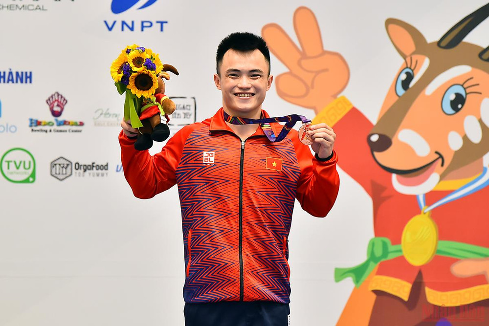 Nông Văn Hữu nhận Huy chương Đồng tại nội dung Nam đao nam. Những làn gió mới của Wushu Việt Nam -0