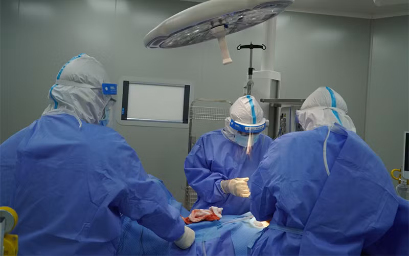 Ca mổ cấp cứu đầu tiên thực hiện tại Bệnh viện Hồi sức Covid-19 TP Hồ Chí Minh -0