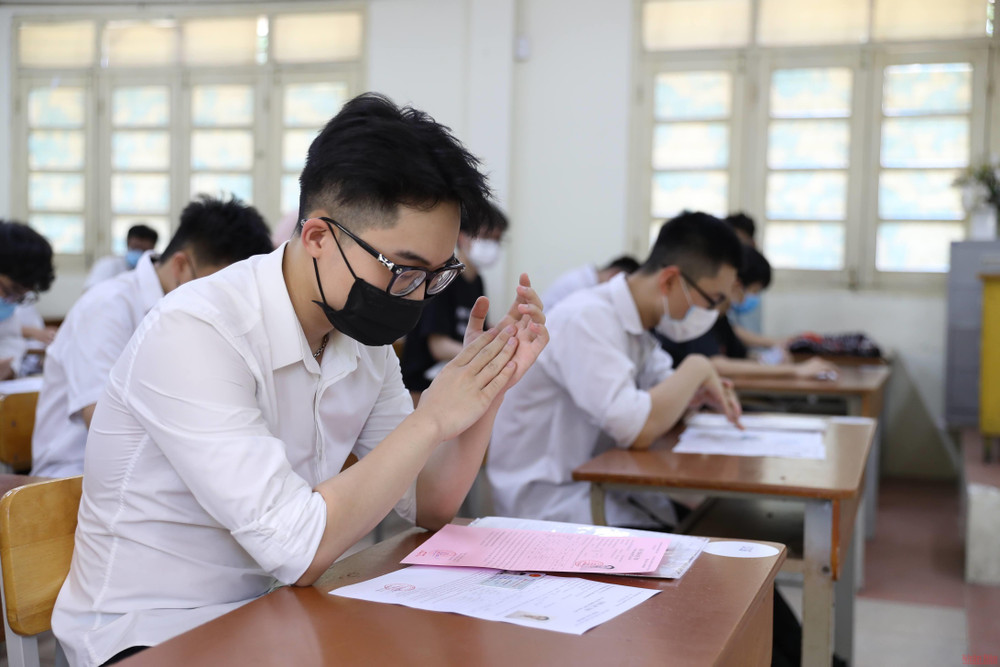 Mặc dù chỉ còn chưa đầy 2 tháng, kỳ thi tuyển sinh vào lớp 10 sẽ diễn ra, nhưng cả giáo viên, phụ huynh lẫn học sinh tham gia hệ đào tạo song bằng tại Hà Nội vẫn hoang mang vì chưa có hướng dẫn cụ thể từ các Sở, ngành có liên quan. (Ảnh minh họa: Sơn Bách)