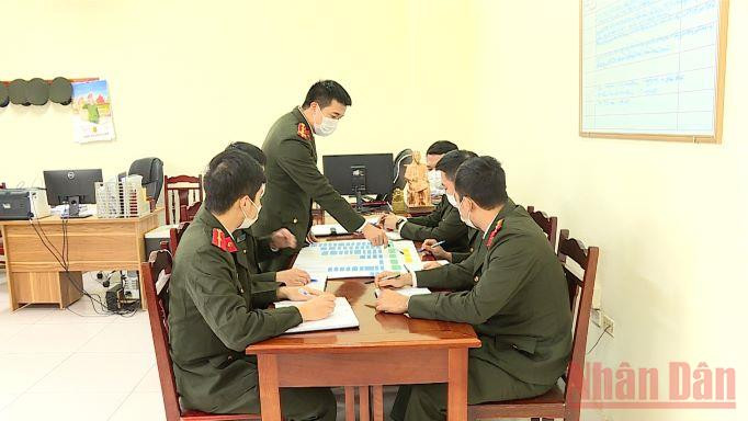 Cán bộ, chiến sĩ Công an tỉnh Hưng Yên họp bàn, lên phương án triệt phá đường dây đánh bạc quy mô lớn. Hưng Yên triệt phá đường dây đánh bạc qua mạng Internet với số tiền giao dịch hơn 600 tỷ đồng -0