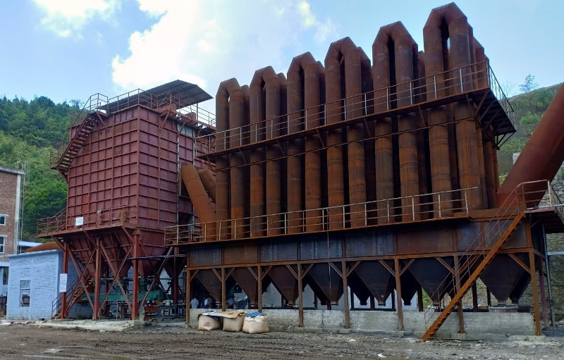 Nhiều thiết bị, dây chuyền của Công ty TNHH Ngọc Linh phơi mưa, nắng trong gần 10 năm qua. 5639.jpg -0