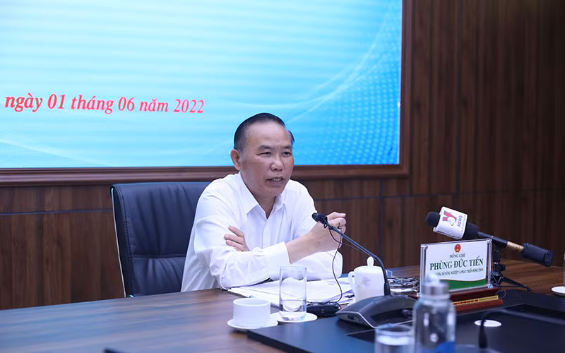 Thứ trưởng Nông nghiệp và Phát triển nông thôn Phùng Ðức Tiến. 