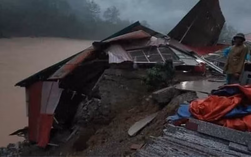 Sạt lở đất làm hư hại 44 ngôi nhà ở Cao Bằng -0