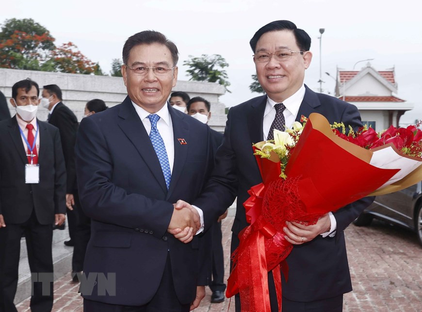 Chủ tịch Quốc hội Vương Đình Huệ và Chủ tịch Quốc hội Cộng hòa Dân chủ Nhân dân Lào Saysomphone Phomvihane tại lễ đón. (Ảnh: Doãn Tấn/TTXVN) Chủ tịch Quốc hội Vương Đình Huệ hội đàm với Chủ tịch Quốc hội Lào -0