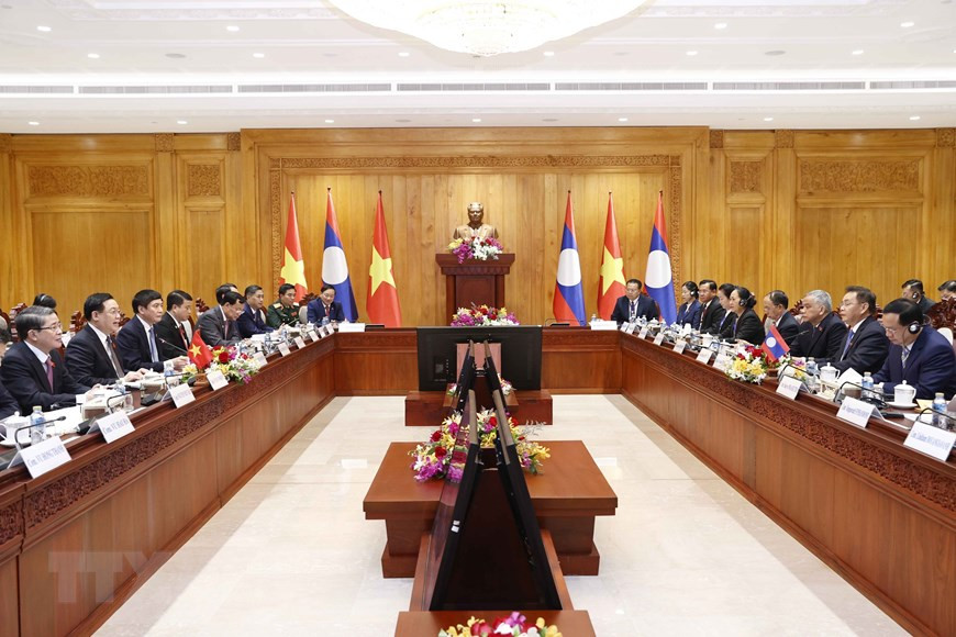 Chủ tịch Quốc hội Vương Đình Huệ hội đàm với Chủ tịch Quốc hội Lào Saysomphone Phomvihane. (Ảnh: Doãn Tấn/TTXVN) Chủ tịch Quốc hội Vương Đình Huệ hội đàm với Chủ tịch Quốc hội Lào -6