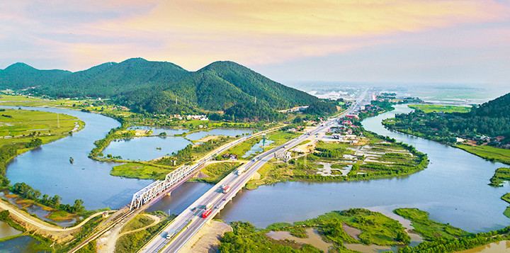 Quốc lộ 1A đoạn qua cầu Cấm. Ảnh: CẢNH HÙNG Nghệ An nỗ lực phát triển hạ tầng giao thông -0