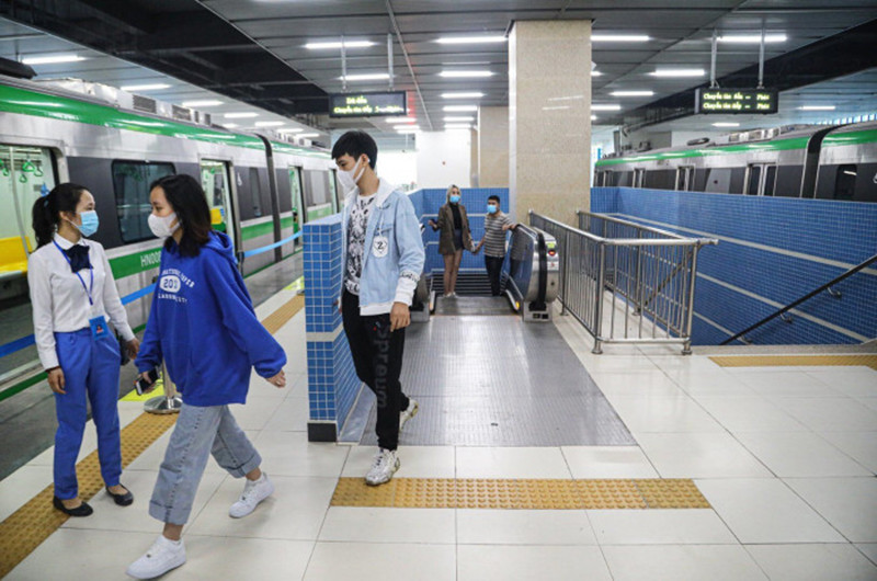 Ngày 21/11 khách lên tàu khá thưa thớt. Nhà nước trợ giá 60-70% giá vé tàu Cát Linh-Hà Đông -0