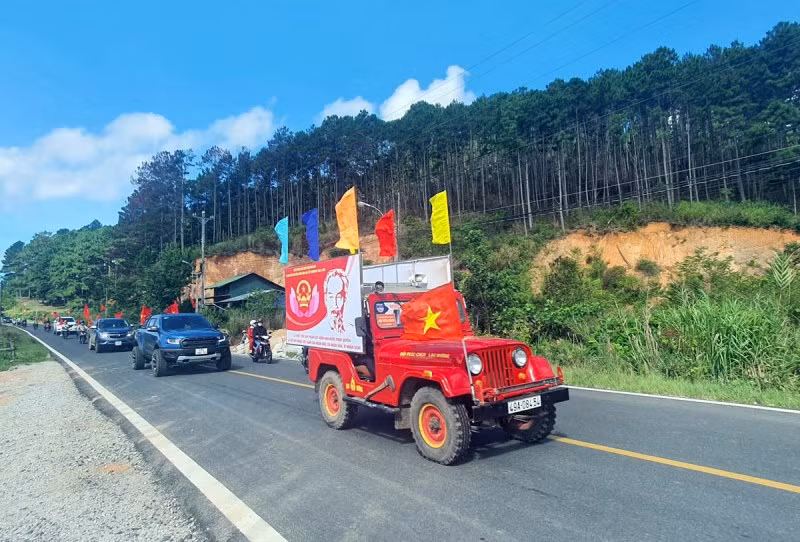 Tiếng loa trên miền bazan -0