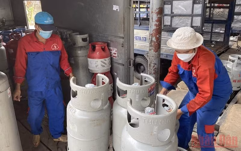 Giá gas tăng mạnh liên tiếp trong 2 tháng với tổng mức tăng 58.000 đồng/bình 12kg.