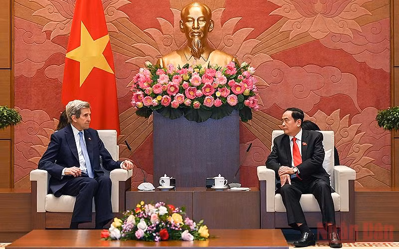 Phó Chủ tịch Thường trực Quốc hội Trần Thanh Mẫn tiếp ông John Kerry (Giôn Ke-ri), Đặc phái viên của Tổng thống Hoa Kỳ về biến đổi khí hậu. 