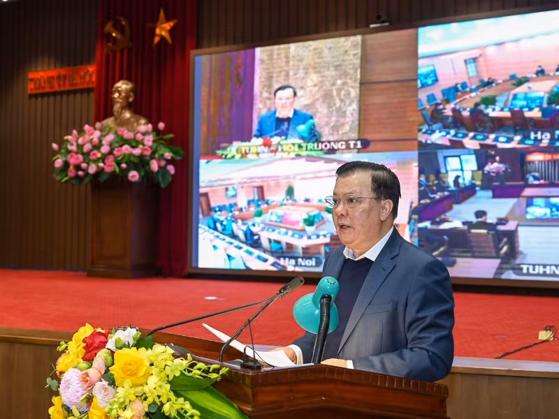 Đồng chí Đinh Tiến Dũng, Ủy viên Bộ Chính trị, Bí thư Thành ủy Hà Nội phát biểu kết luận hội nghị. (Ảnh Duy Linh)