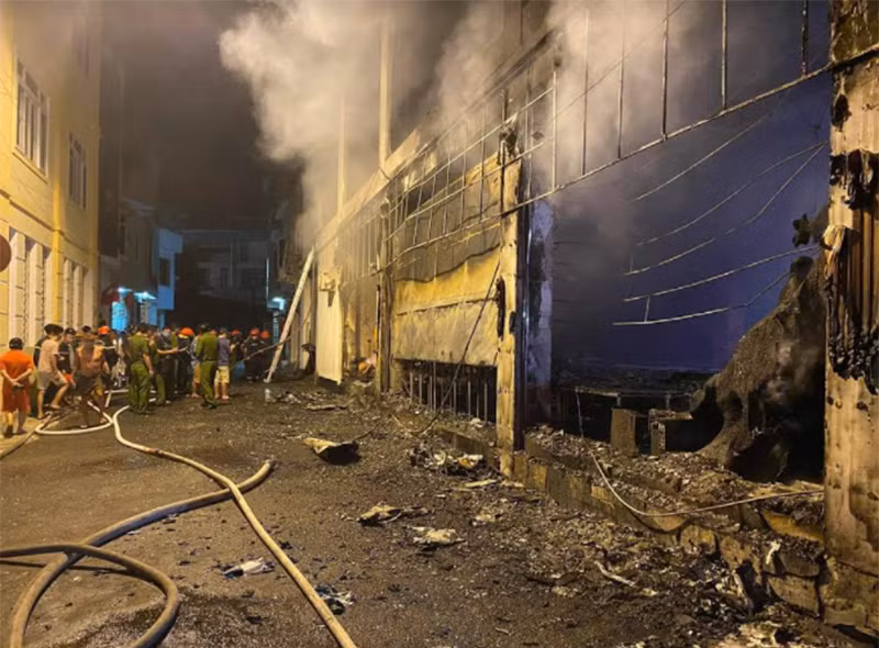 Cháy lúc nửa đêm ở thành phố Vinh, sáu người tử vong -0