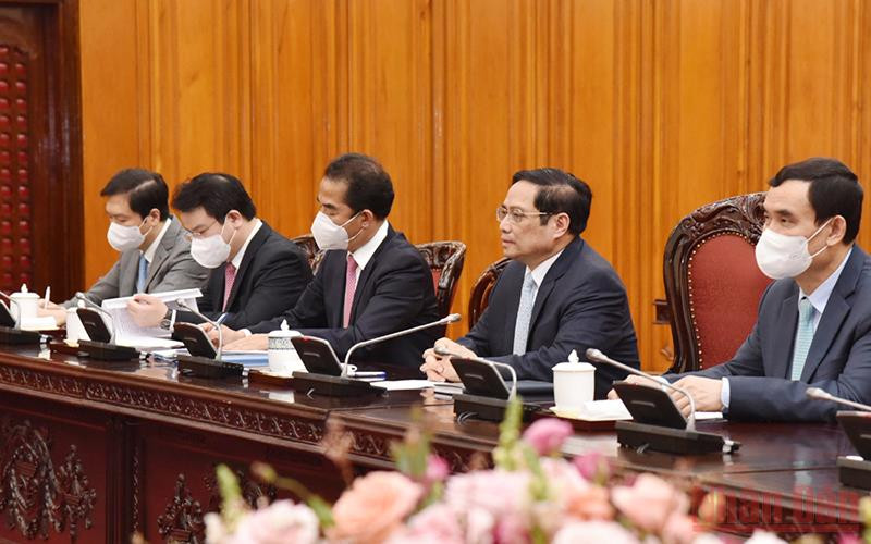 Thủ tướng Phạm Minh Chính và đại diện phía Việt Nam trong buổi tiếp. Việt Nam mong muốn Thụy Sĩ thúc đẩy hợp tác chuyển giao công nghệ, sản xuất thuốc điều trị và vaccine Covid-19 -0