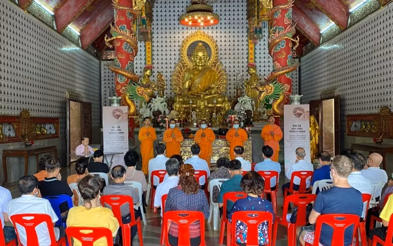 Quang cảnh buổi lễ cầu siêu tưởng niệm các liệt sĩ.