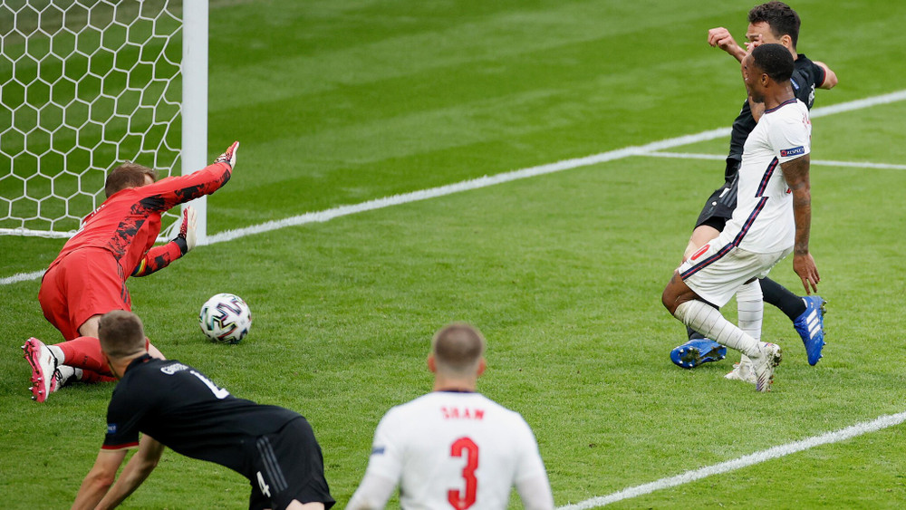 Raheem Sterling mở tỷ số cho Anh trong trận thắng 2-0 trước Đức. (Ảnh: Getty Images) Những con số thống kê ấn tượng từ EURO 2020 -0