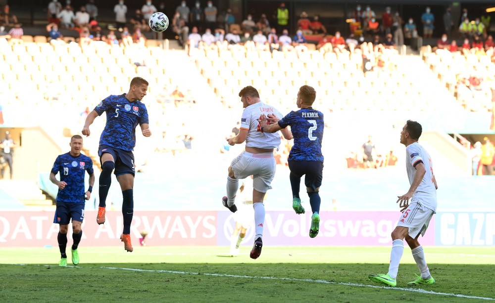 Tây Ban Nha nhân đôi cách biệt từ pha đánh đầu của Laporte. (Ảnh: UEFA) Tây Ban Nha, Thụy Điển dắt tay nhau qua vòng bảng -0