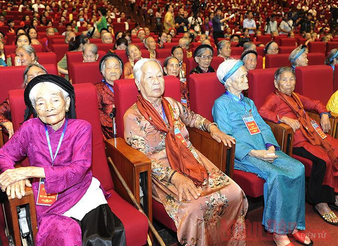 Tôn vinh những Bà mẹ Việt Nam Anh hùng ảnh 3 Tôn vinh những Bà mẹ Việt Nam Anh hùng -0