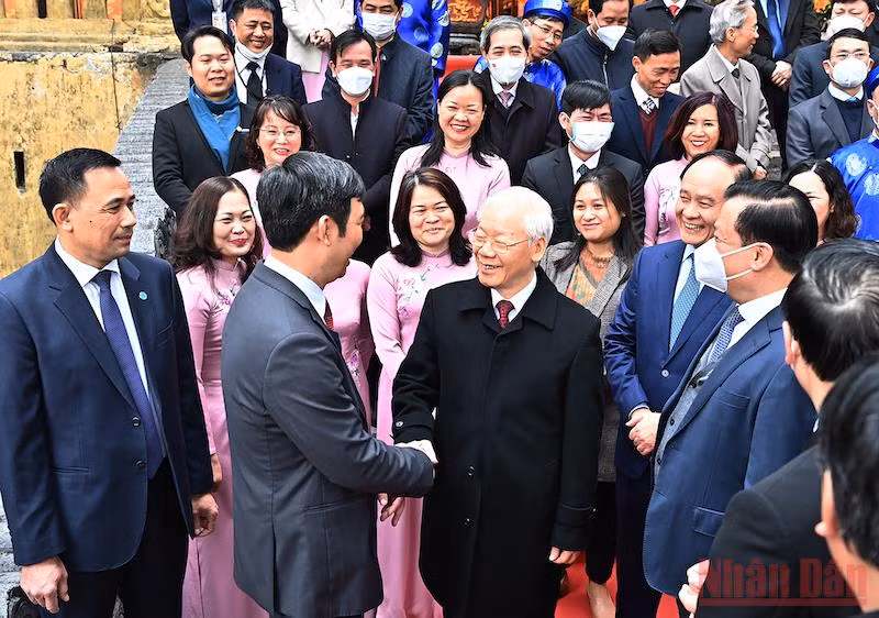 Tổng Bí thư Nguyễn Phú Trọng dâng hương tại Khu Di sản Hoàng thành Thăng Long -0