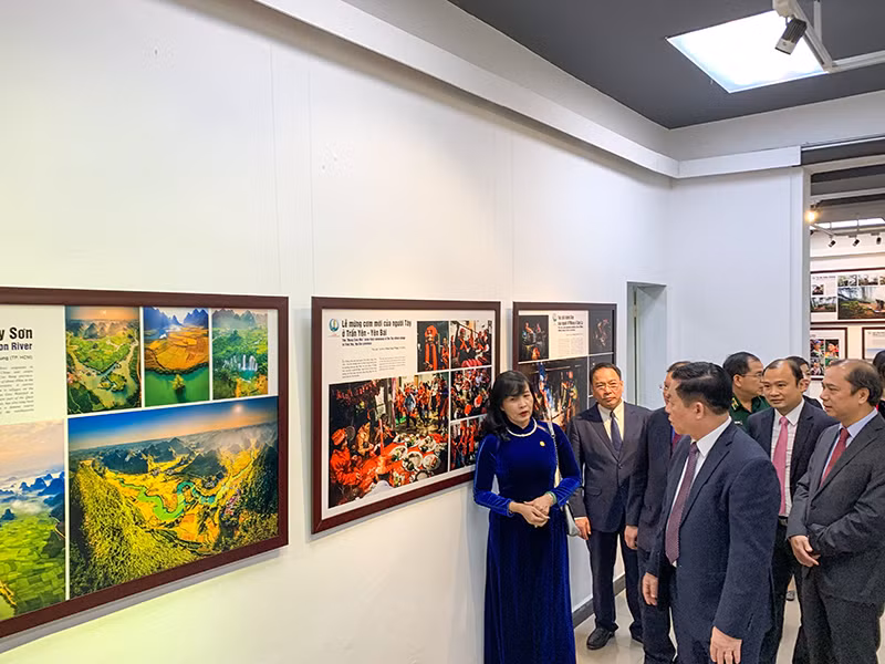 Triển lãm 100 tác phẩm ảnh nghệ thuật “Tự hào một dải biên cương” -0