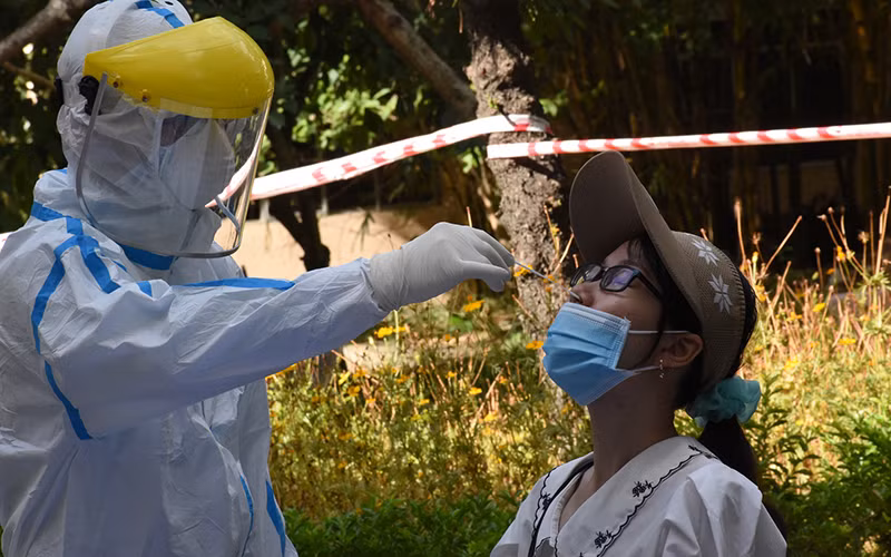 Ban in sao đề thi đã được xét nghiệm SARS-CoV-2 ngày 26-8.