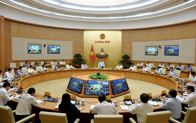Quang cảnh hội nghị tại điểm cầu Chính phủ. (Ảnh TRẦN HẢI) Ưu tiên ổn định kinh tế vĩ mô, kiểm soát lạm phát, bảo đảm các cân đối lớn của nền kinh tế -0
