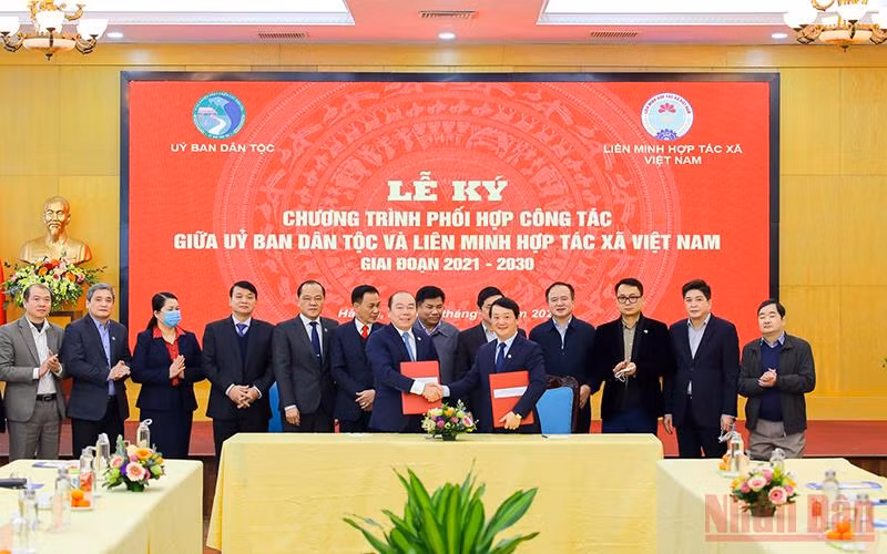 Quang cảnh lễ ký kết.