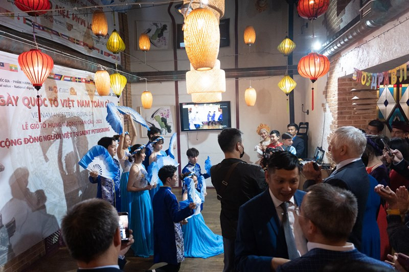 Tiết mục văn nghệ tại Lễ Giỗ tổ Hùng Vương. Người Việt tại Nga tổ chức giỗ Tổ Hùng Vương -0