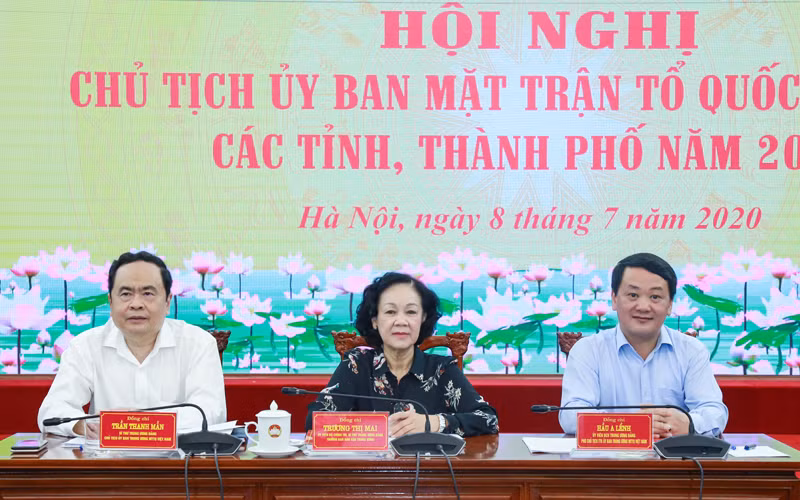 Các đồng chí chủ trì hội nghị. Ảnh: Quang Vinh.