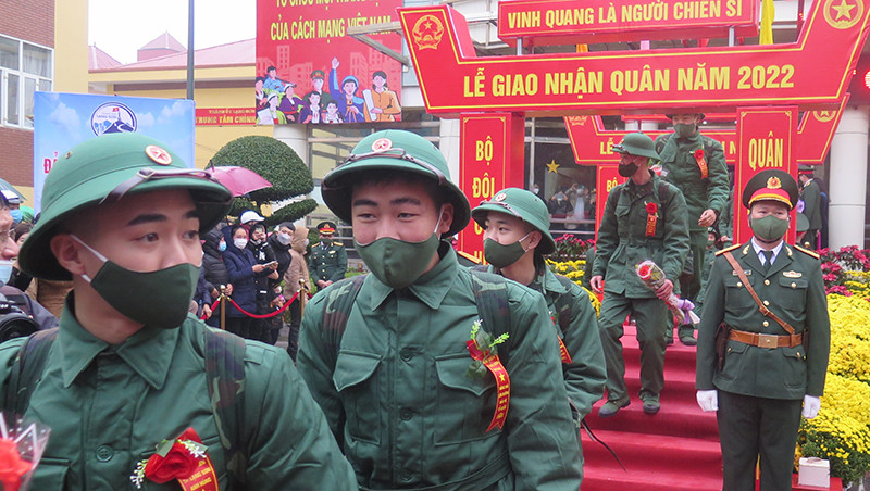 Các chiến sĩ trẻ ở thành phố Lạng Sơn vui vẻ lên đường làm nghĩa vụ quân sự. Thanh niên Lạng Sơn nô nức lên đường nhập ngũ -0