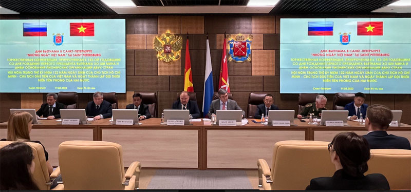 Chính quyền Saint Petersburg tổ chức Hội nghị trọng thể mừng Ngày sinh của Bác. (Ảnh: QUẾ ANH) Kỷ niệm Ngày sinh Chủ tịch Hồ Chí Minh tại các thành phố của Nga và Ukraine -0