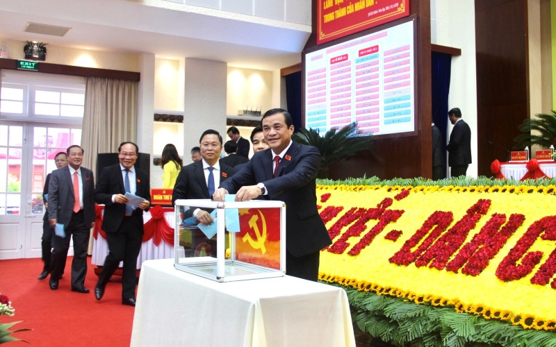 Các đại biểu bỏ phiếu bầu Đoàn đại biểu Đảng bộ tỉnh dự Đại hội Đảng toàn quốc lần thứ XIII. Phấn đấu đưa Quảng Nam trở thành tỉnh phát triển khá -0