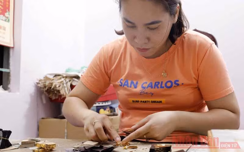 Nét riêng có ở làng nghề dát quỳ vàng Kiêu Kỵ -0