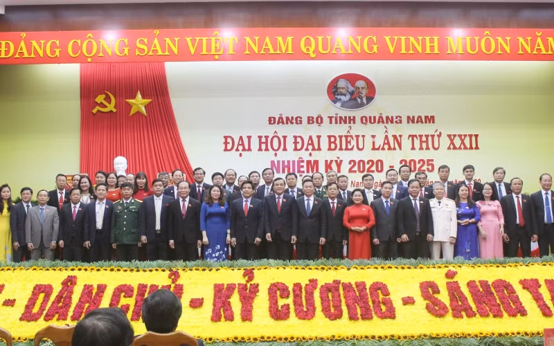 Ban Chấp hành Đảng bộ tỉnh Quảng Nam khóa 22 ra mắt Đại hội.