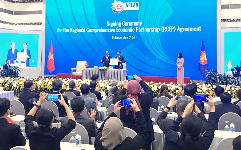 Hiệp định RCEP chính thức được ký kết ngày 15/11/2020 trong khuôn khổ Hội nghị cấp cao ASEAN lần thứ 37 tại Hà Nội. (Ảnh: TTXVN)