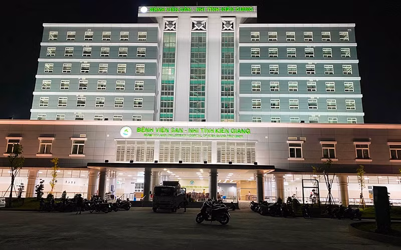 Bệnh viện Sản – Nhi Kiên Giang có quy mô 400 giường, là bệnh viện loại II.