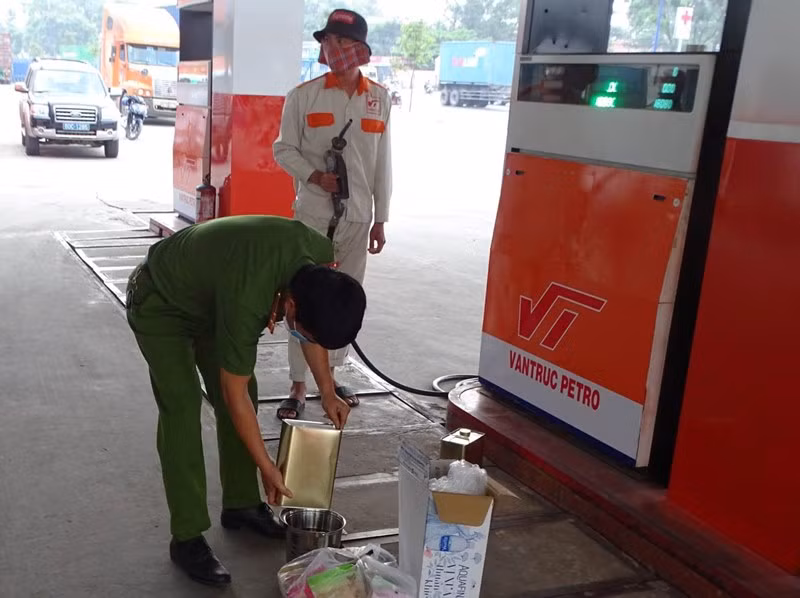 Bắt khẩn cấp hai vợ chồng giám đốc công ty kinh doanh xăng -0