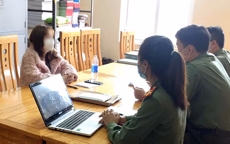 Cơ quan chức năng làm việc với bà T.Th.H.L để làm rõ vụ việc.