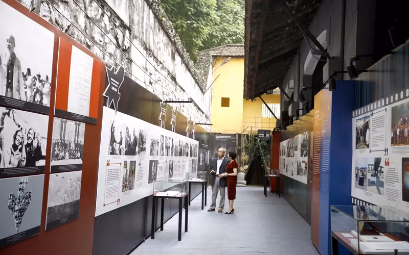 Ôn lại quá khứ hào hùng.